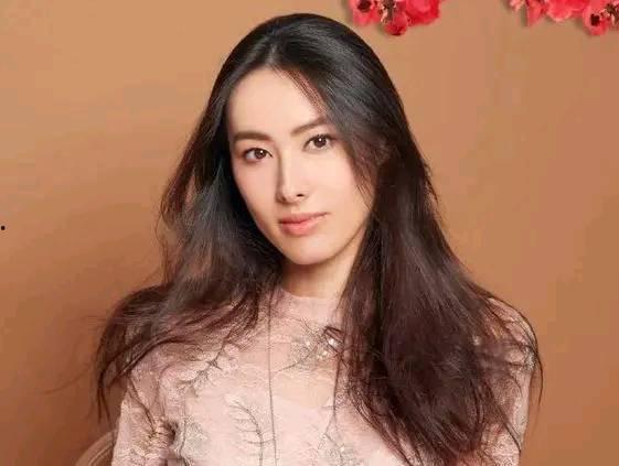 梁洛施最新爆料儿子,揭秘星二代成长点滴，温馨瞬间感动网友”  第3张